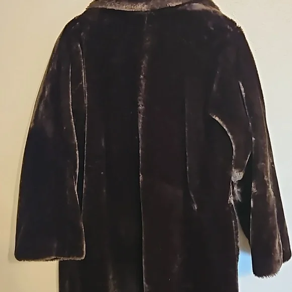 Elegant Brown Vintage Faux Fur Coat - Picture 7 of 8